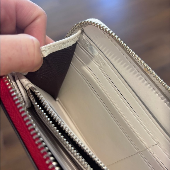 Coach LIPS ACCORDION ZIP WALLET IN PEBBLE LEATHER WITH TWO TONE ZIPPER - Picture 9 of 10